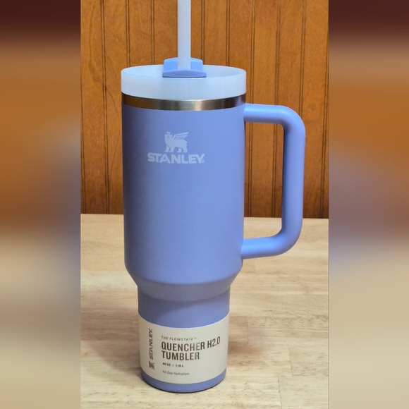 Stanley New The Flowstate Quencher H2.0 Tumbler 40-oz Hydrangea